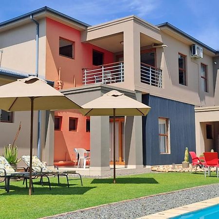 Karoo Sun Pensión Oudtshoorn Exterior foto