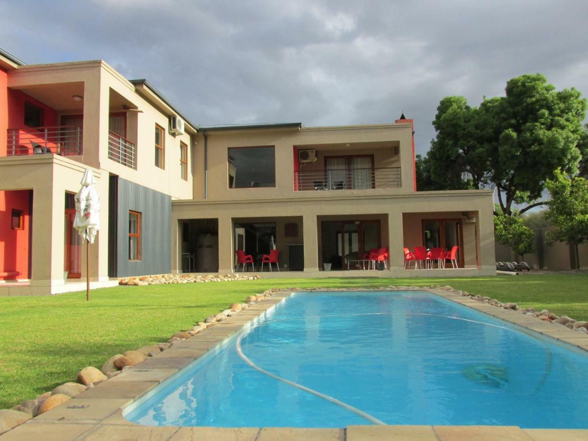Karoo Sun Pensión Oudtshoorn Exterior foto